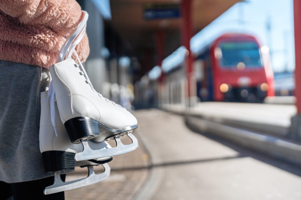 Mit dem öV zum nächsten Eisfeld